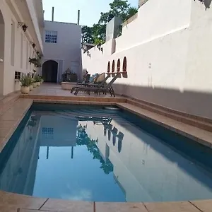 https://hotel-cancun-handall.quintano-roohotels.com